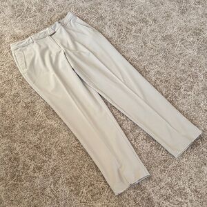 Lady Hagen ‘essentials’ light khaki polyester golf pants.